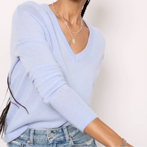 Evereve Size L Blue V-Neck 100% Cashmere Pullover Sweater Women’s Lightweight - Picture 4 of 11